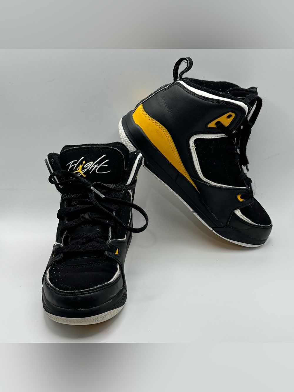 Nike Air Jordan Flight Youth Sneakers Size 13C Black Yellow White 2012 Preowned